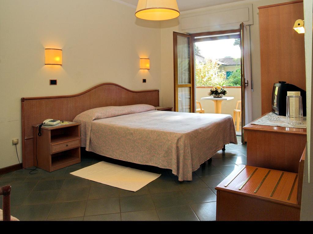 Hotel Kyrton Forte dei Marmi Quarto foto